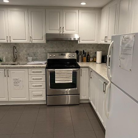 Yonge And Finch Subway !S Spacious And Modern Private Bd With Shared Bathroom Τορόντο Εξωτερικό φωτογραφία