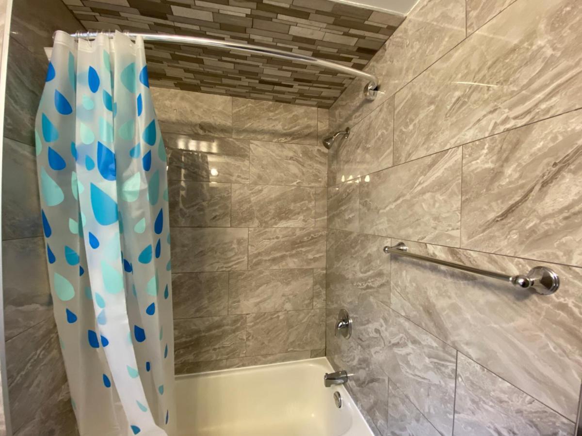 Yonge And Finch Subway !S Spacious And Modern Private Bd With Shared Bathroom Τορόντο Εξωτερικό φωτογραφία